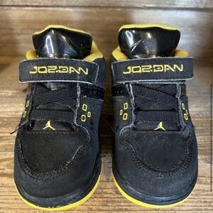 Jordan Flight 23 Black & Yellow TD SZ 7C Sneakers
Closet Clean-Out